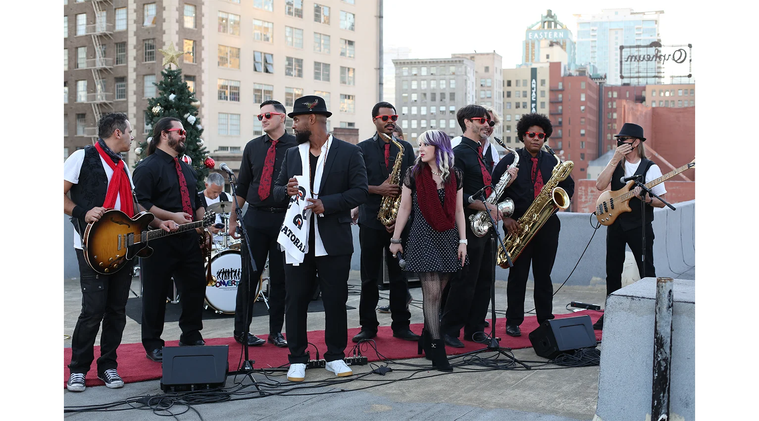 The-Convertibles-Christmas-Rooftop-Concert (43)